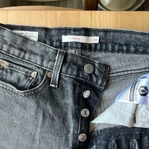 LEVI’S Wedgie Straight Leg Size 24 NWOT